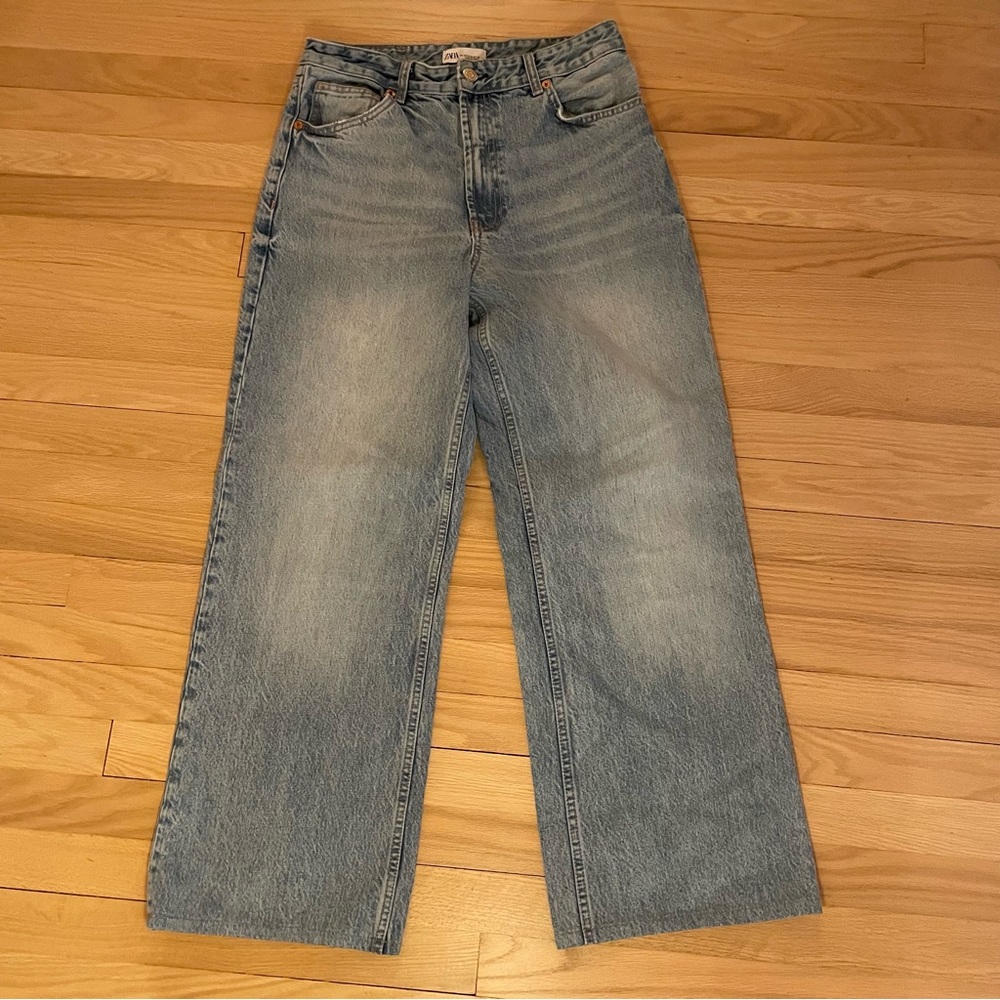 Zara Loose Wide Leg High Rise Light Wash Jeans 100% cotton size 10